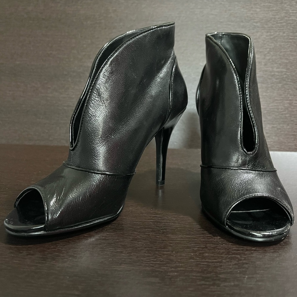 Nine West sz4 black peep toe